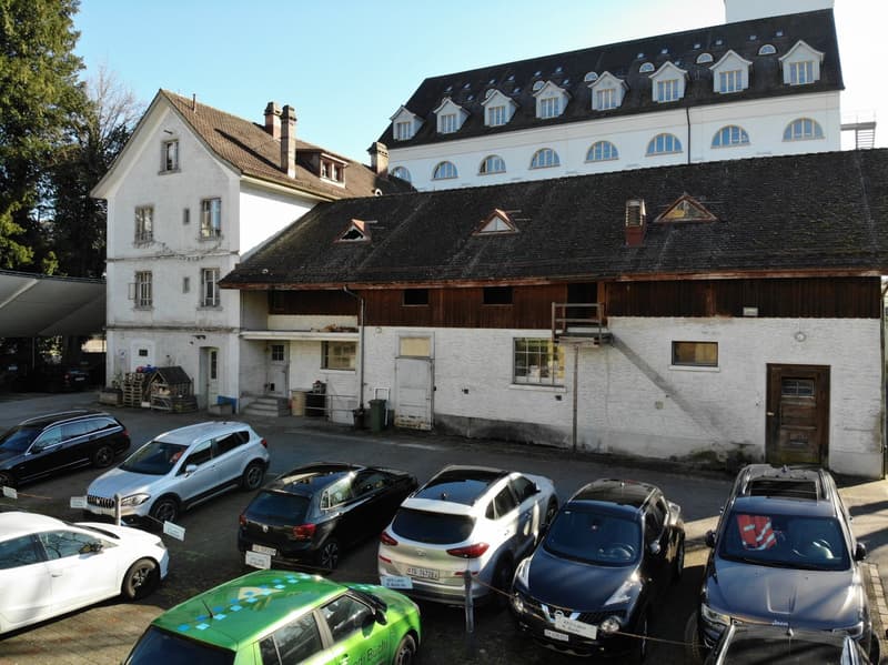 Place de stationnement automobile ouverte (1)