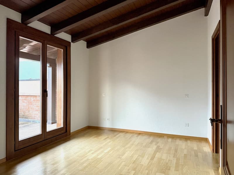 empty room, large glass sliding doors, wooden floor, white walls, power outlets