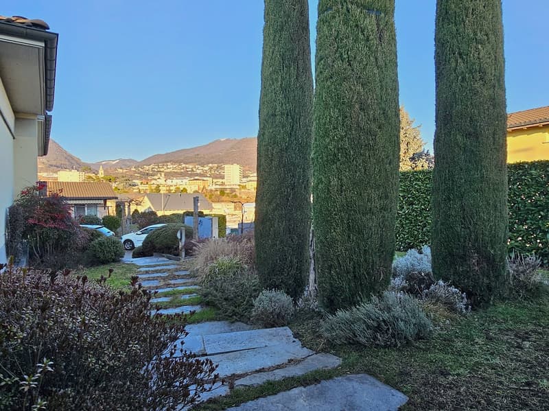 Balerna: Wonderful single-family house surrounded by greenery (16)