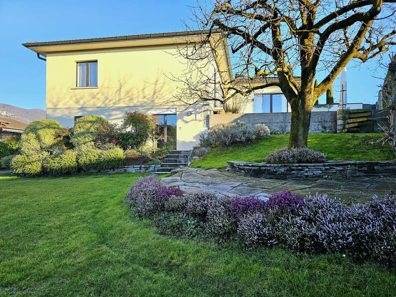 Balerna: Wonderful single-family house surrounded by greenery (18)
