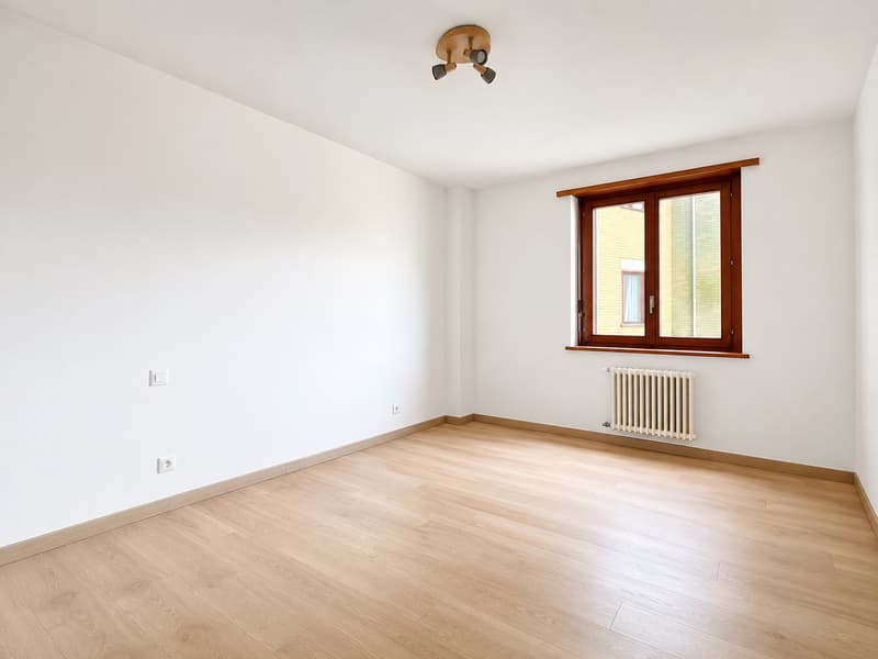 Chiasso: Location d'un appartement de 2.5 pièces rénové et lumineux en centre-ville (4)