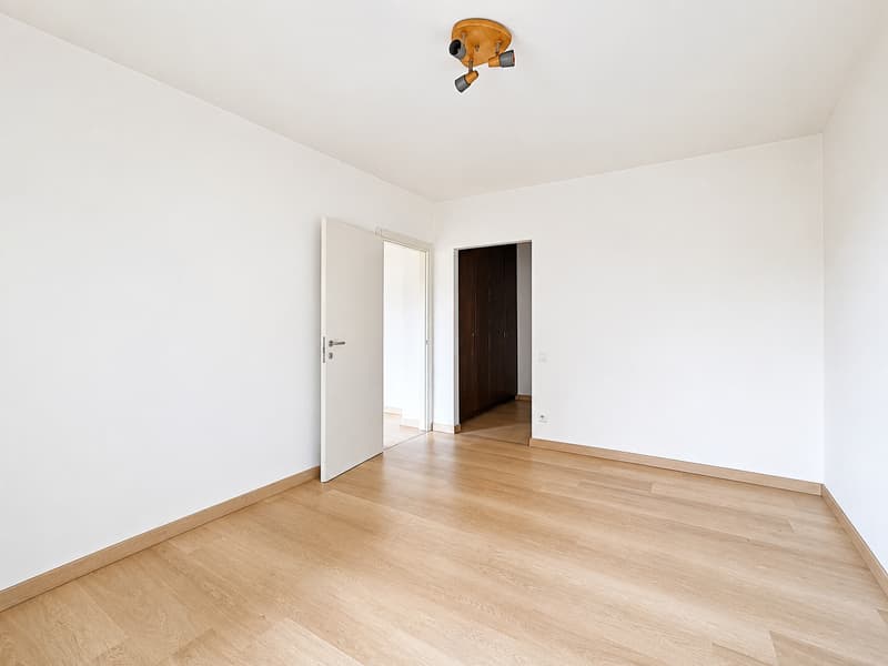 Chiasso: Location d'un appartement de 2.5 pièces rénové et lumineux en centre-ville (5)