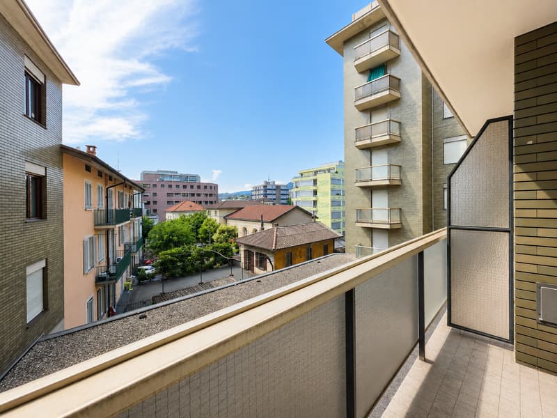 Chiasso: Location d'un appartement de 2.5 pièces rénové et lumineux en centre-ville (1)