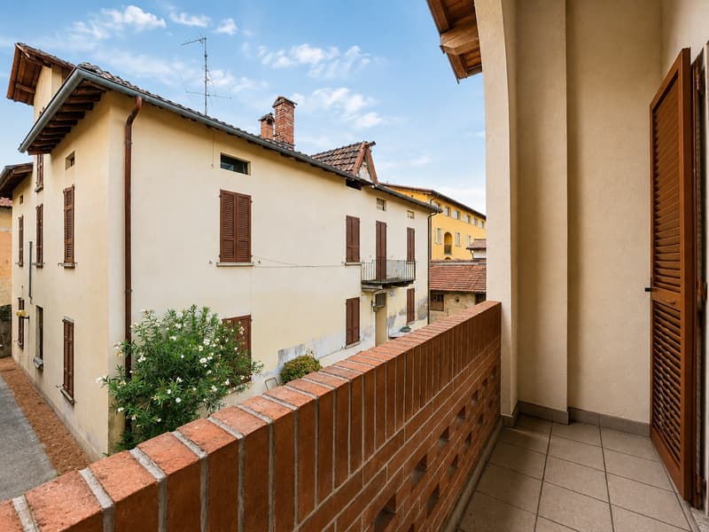 Stabio San Pietro: Affascinante casa unifamiliare 3.5 locali con giardino privato e vista aperta (5)