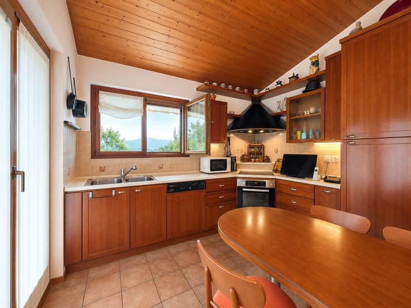 Stabio San Pietro: Affascinante casa unifamiliare 3.5 locali con giardino privato e vista aperta (10)