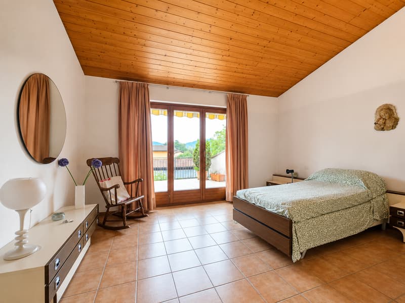 Stabio San Pietro: Affascinante casa unifamiliare 3.5 locali con giardino privato e vista aperta (11)