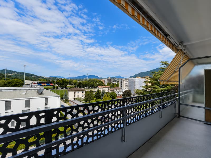 Chiasso: Affittasi rinnovato appartamento 2.5 locali con vista aperta (2)