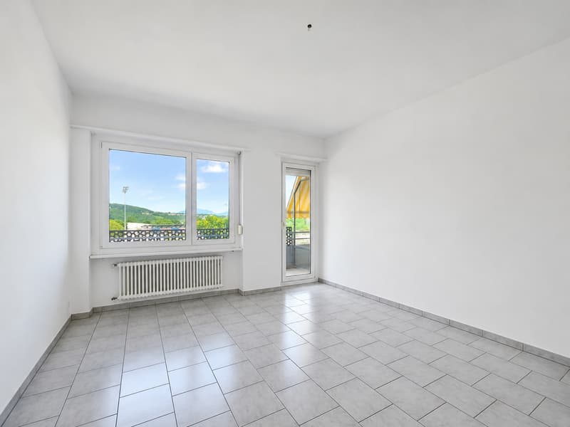Chiasso: Affittasi rinnovato appartamento 2.5 locali con vista aperta (1)