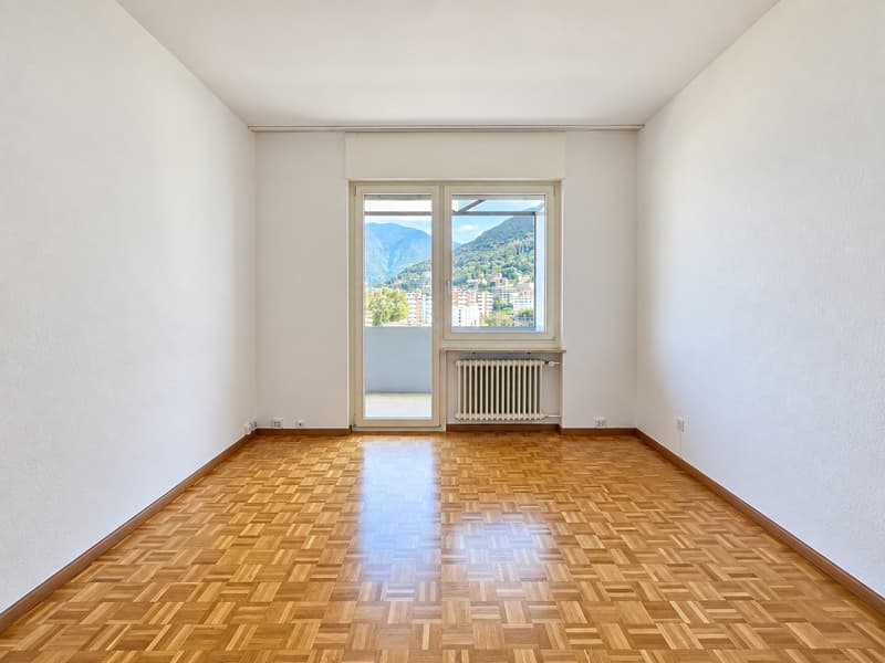 Lugano: Rinnovato 2.5 locali ultimo piano con splendida vista lago (7)