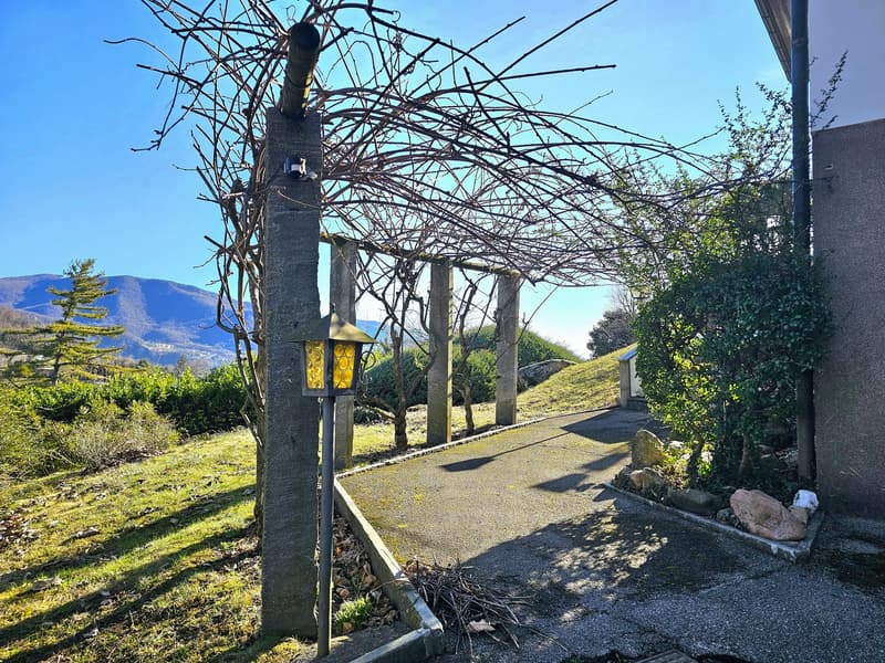 Mendrisio Arzo: Interessante casa unifamiliare da rinnovare con ampio terreno edificabile panoramico (4)