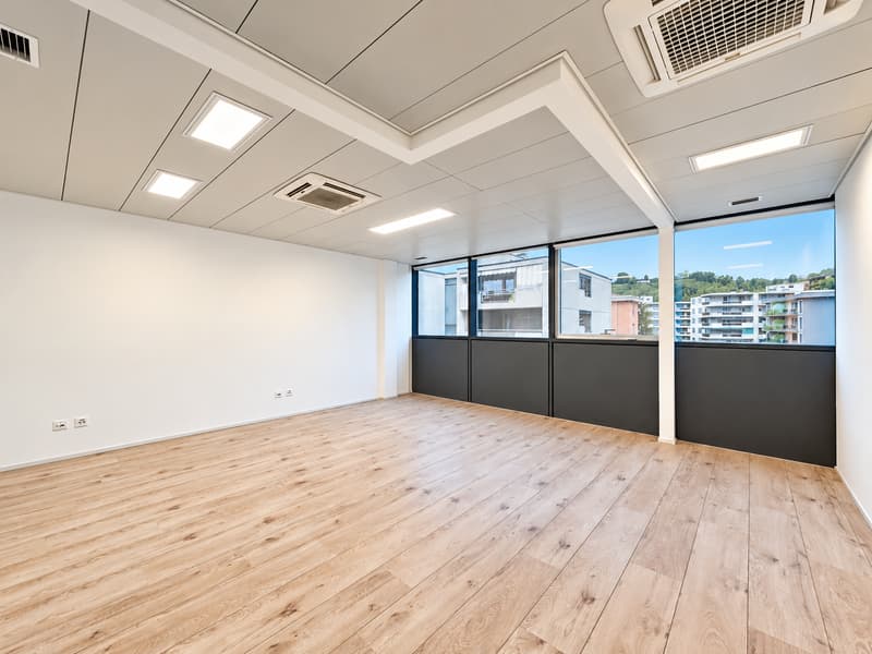 Morbio Inferiore: Confortevole locale uso ufficio all'interno del prestigioso Stabile Riflesso (4)