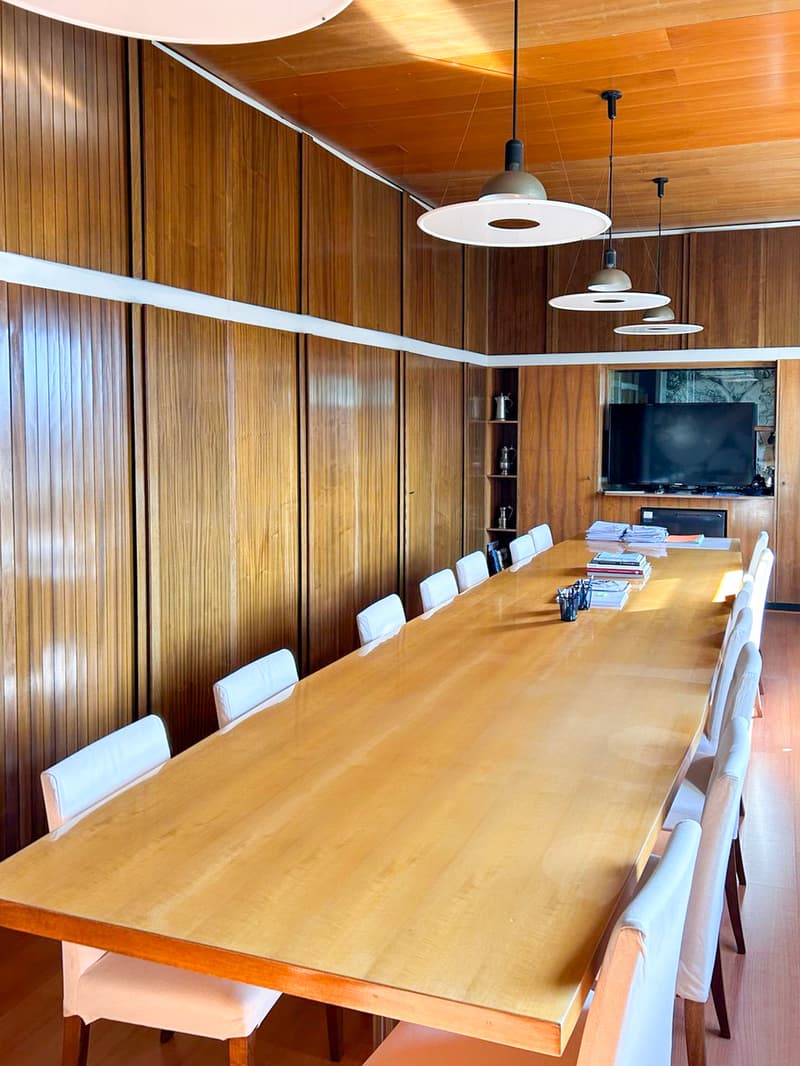Grand bureau avec salles de réunion et parkings (8)