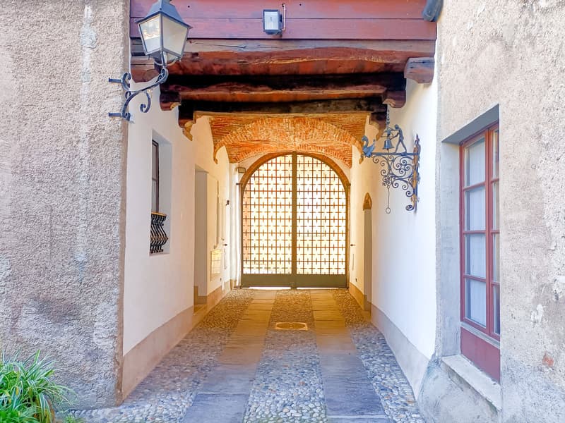 2.5 Room Apartment in Elegant Period Building (10)