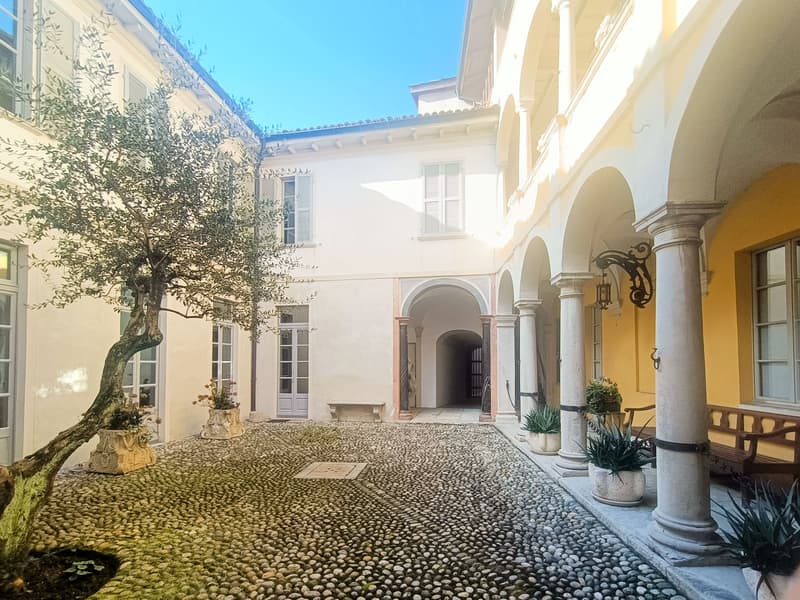 2.5 Room Apartment in Elegant Period Building (2)