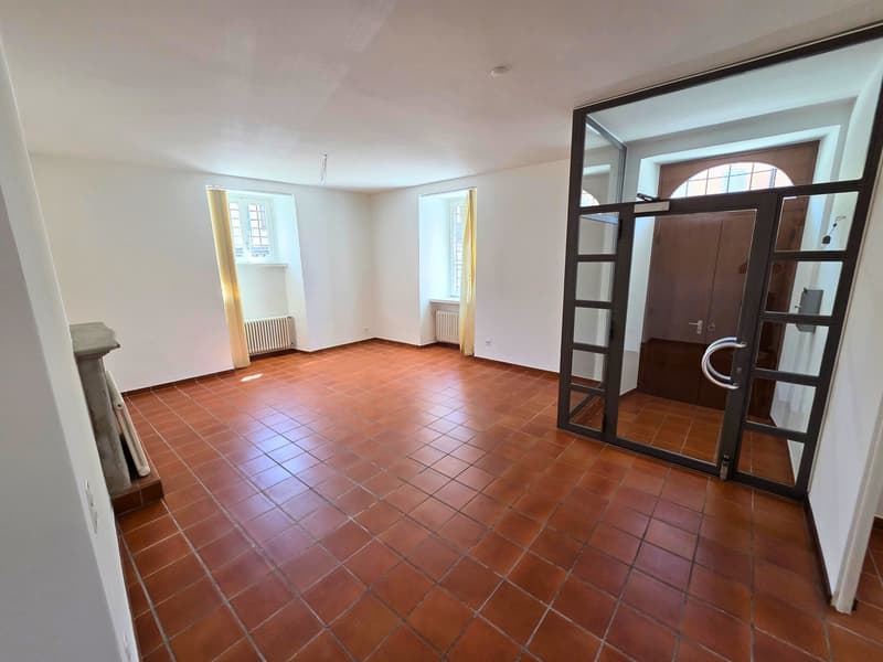 BALERNA - COMMERCIAL PREMISES (2)
