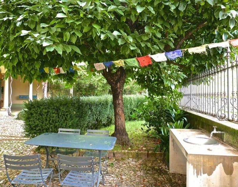 Fascinating House in Courtyard (8)