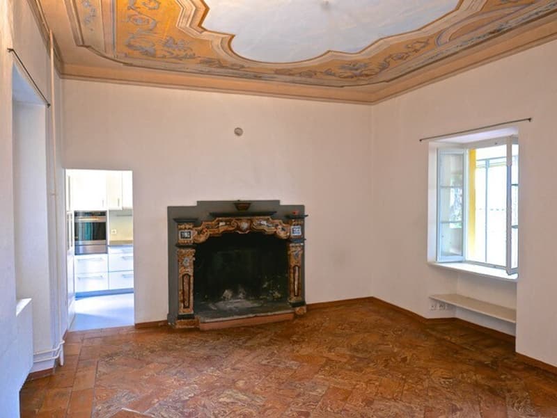 Fascinating House in Courtyard (3)