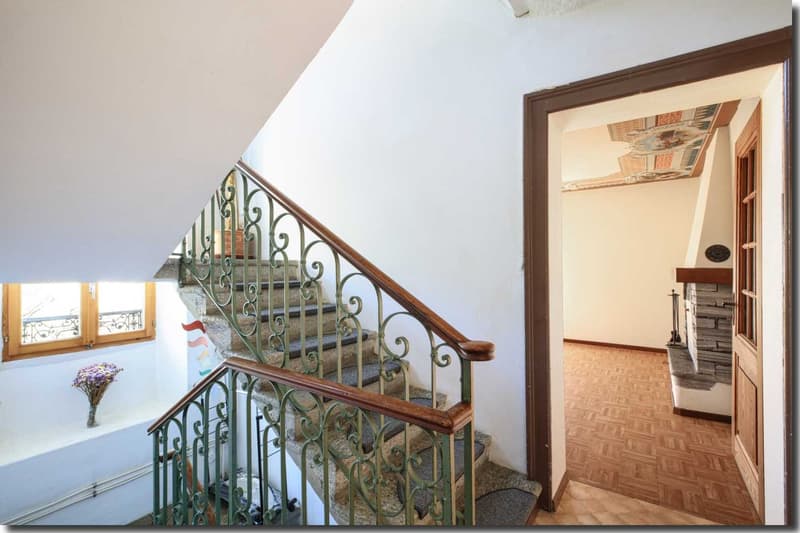 Historisches Gebäude sowie freistehendes Haus (7)