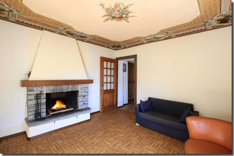 Historisches Gebäude sowie freistehendes Haus (6)