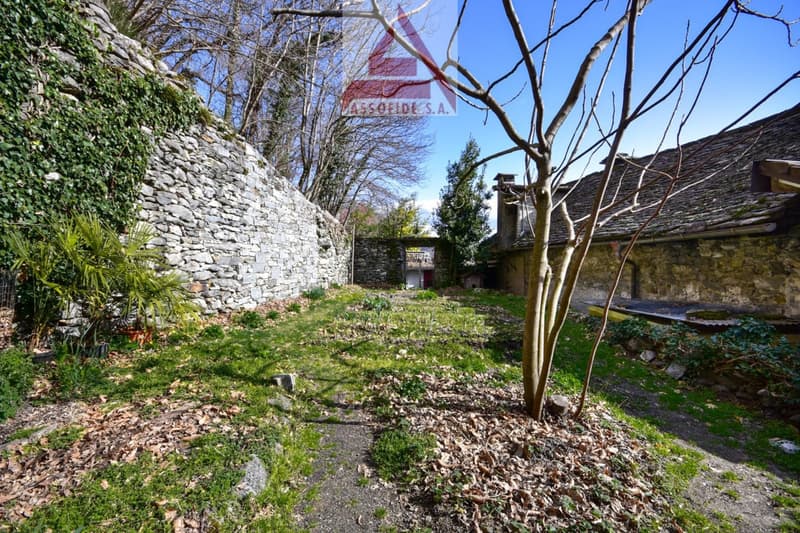 Casa con 6 appartamenti / Haus mit 6 Wohnungen (4)
