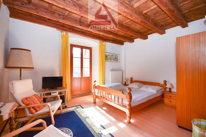 Casa con 6 appartamenti / Haus mit 6 Wohnungen (7)