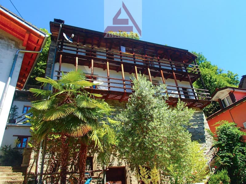 Casa con 6 appartamenti / Haus mit 6 Wohnungen (12)