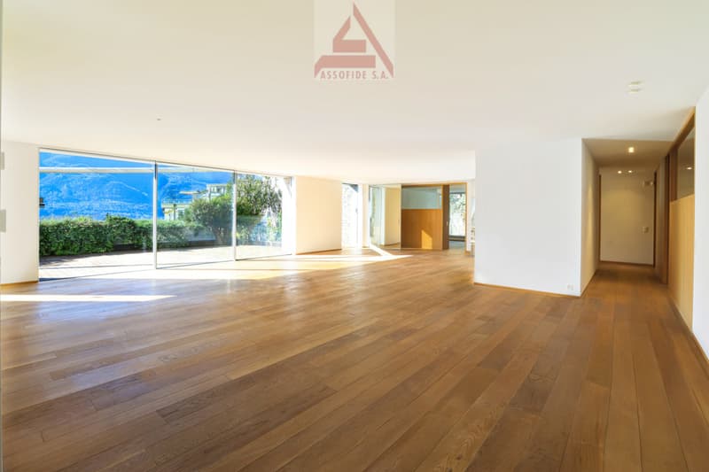 large open space, hardwood floors, sliding glass doors, large windows, view of mountains