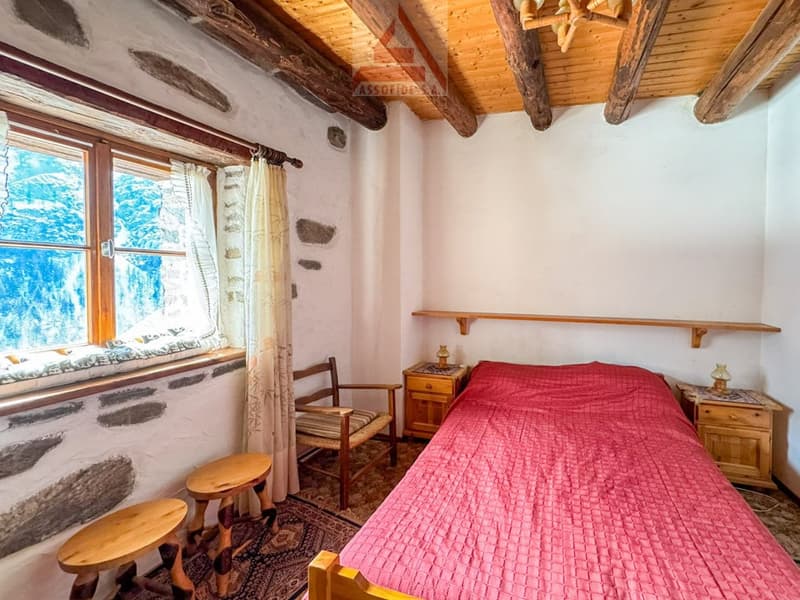Un rifugio autentico tra le montagne / Ein authentischer Rückzugsort in den Bergen (4)