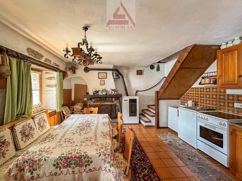 Un rifugio autentico tra le montagne / Ein authentischer Rückzugsort in den Bergen (3)