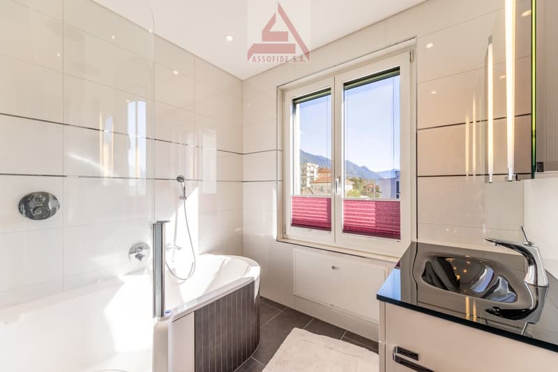 Prestigioso attico di 5.5 locali vista lago/Prestigioses 5.5-Zimmer-Attika mit Seeblick (11)