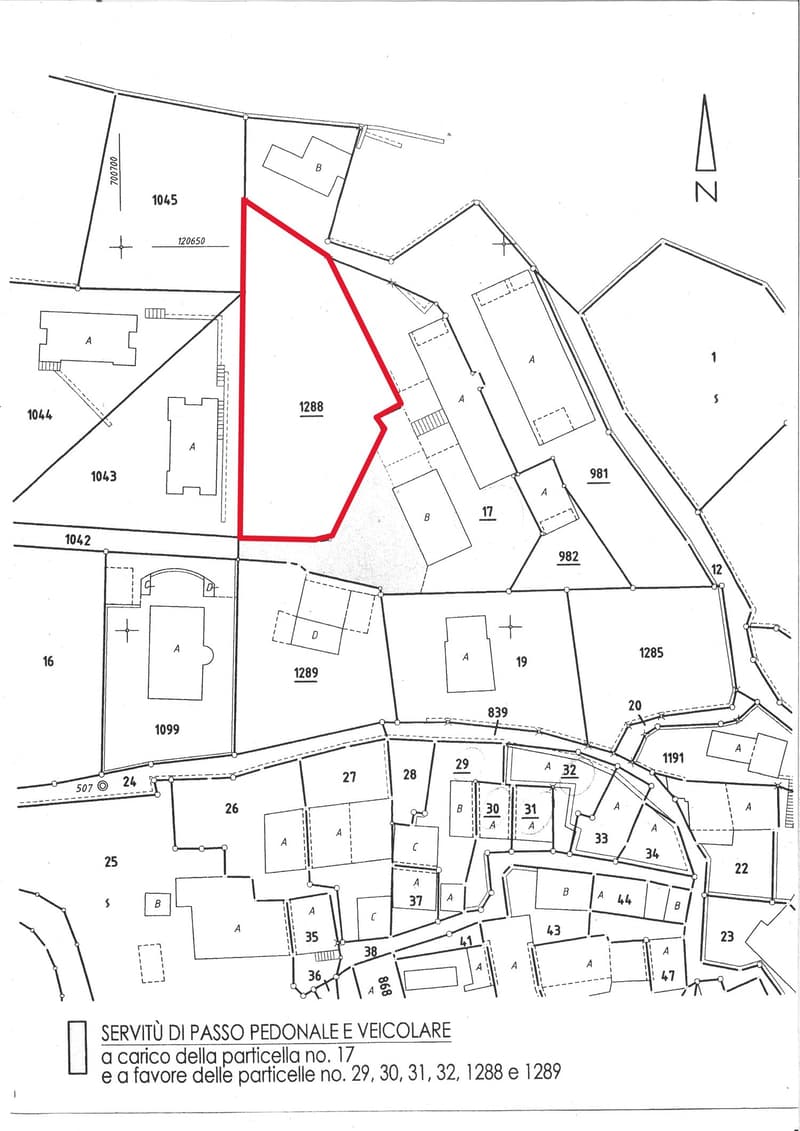 The image shows a detailed floor plan or cadastral map. It includes various numbered parcels or lots, with a highlighted area indicating a servitude or right-of-way for pedestrian and vehicular access, specifically for parcels 17, 29, 30, 31, 32, 1288, an