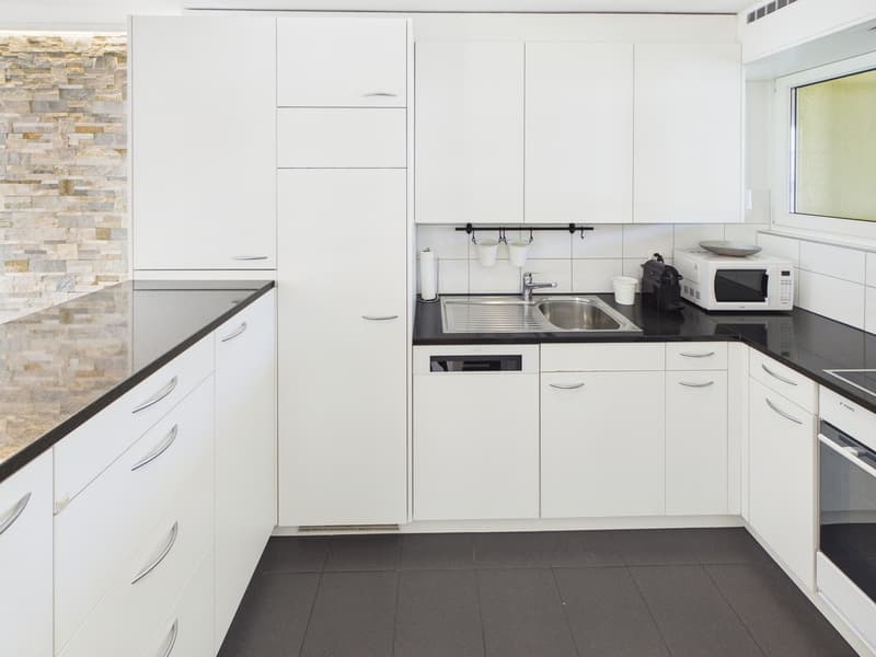 Stylishly renovated 6.5 room row house (5)