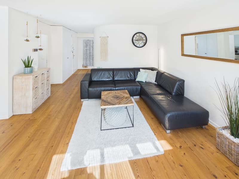 Stylishly renovated 6.5 room row house (2)