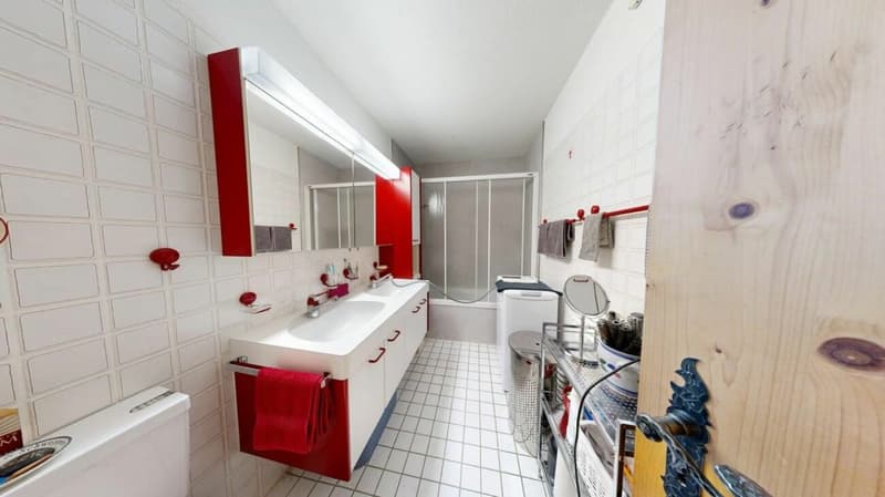 Prendre des bains de soleil dans le quartier résidentiel de Bünda (7)