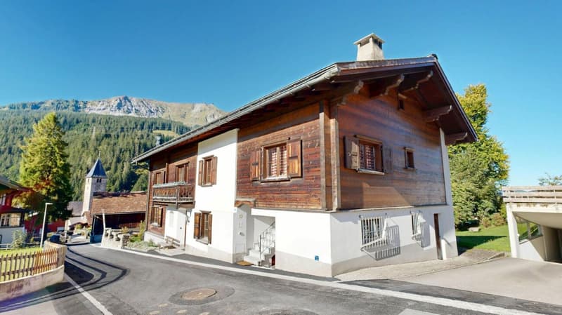 Vivere in un'atmosfera idilliaca in una posizione molto richiesta - Casa multifamiliare affascinante a Klosters (2)