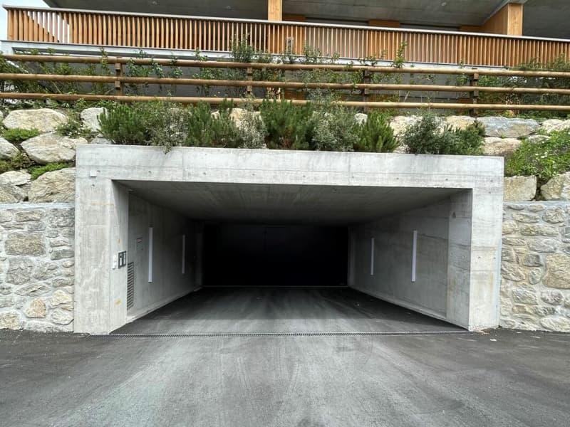 Posto auto in autorimessa moderna (2)