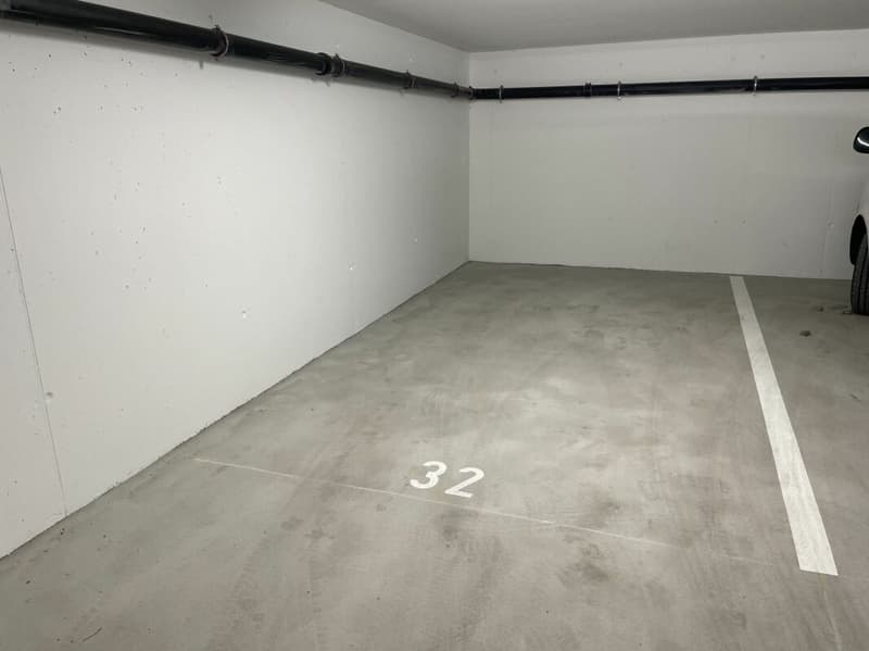 Posto auto in autorimessa moderna (4)