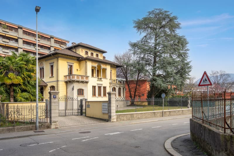 Prestigiosa villa in stile classico e curato (13)