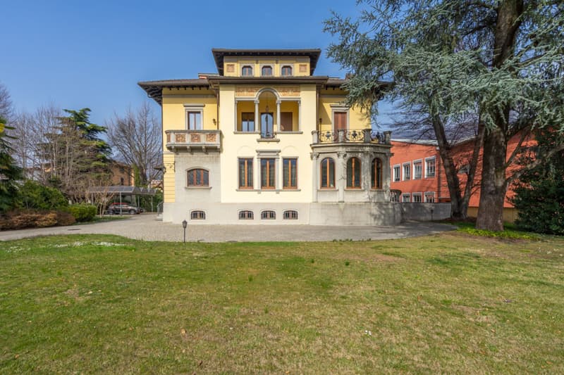 Prestigiosa villa in stile classico e curato (1)