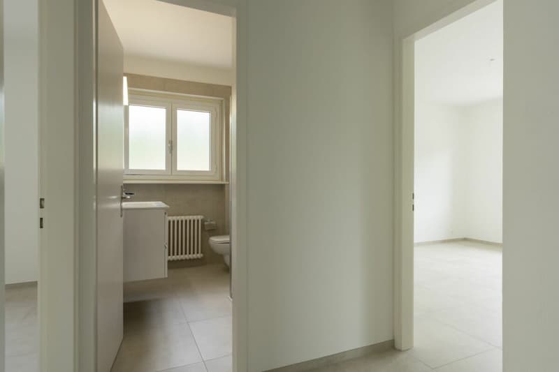 Letzte Etage 4.5 Zimmer in Taverne zu vermieten (5)