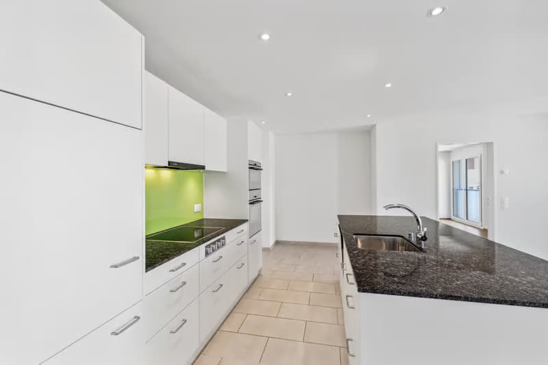 Geräumige 4.5-Zimmer-Wohnung mit Balkon in Baden (3)