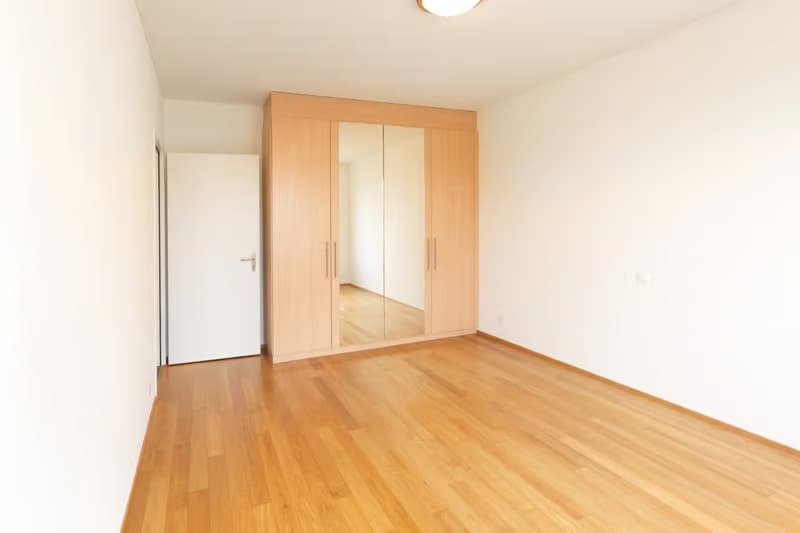 Helle 4.5-Zimmer-Wohnung mit Balkon in Zug – ab sofort verfügbar! (6)