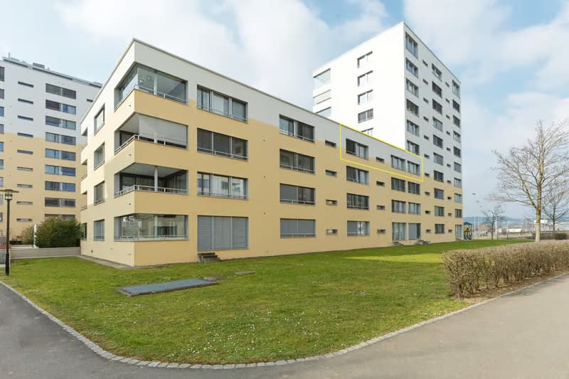 Helle 4.5-Zimmer-Wohnung mit Balkon in Zug – ab sofort verfügbar! (2)