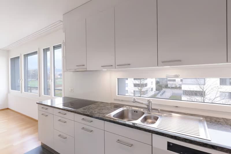 Helle 4.5-Zimmer-Wohnung mit Balkon in Zug – ab sofort verfügbar! (14)