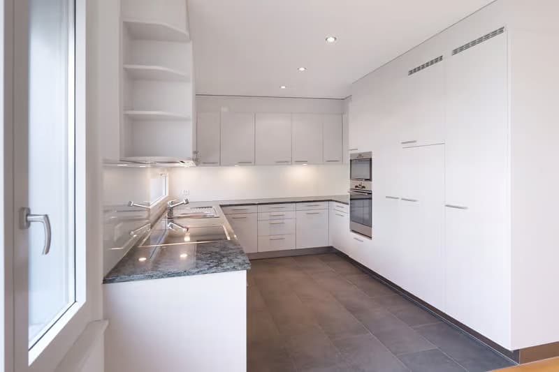 Helle 4.5-Zimmer-Wohnung mit Balkon in Zug – ab sofort verfügbar! (3)