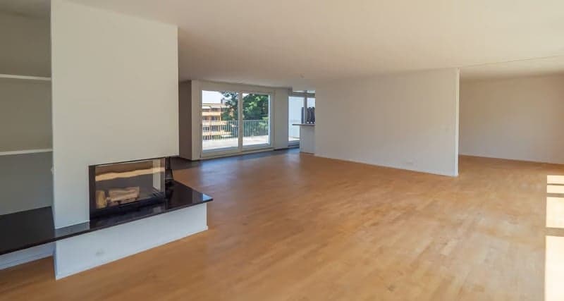 Geräumige 4.5-Zimmer-Wohnung mit Balkon und Kamin in Horgen (1)