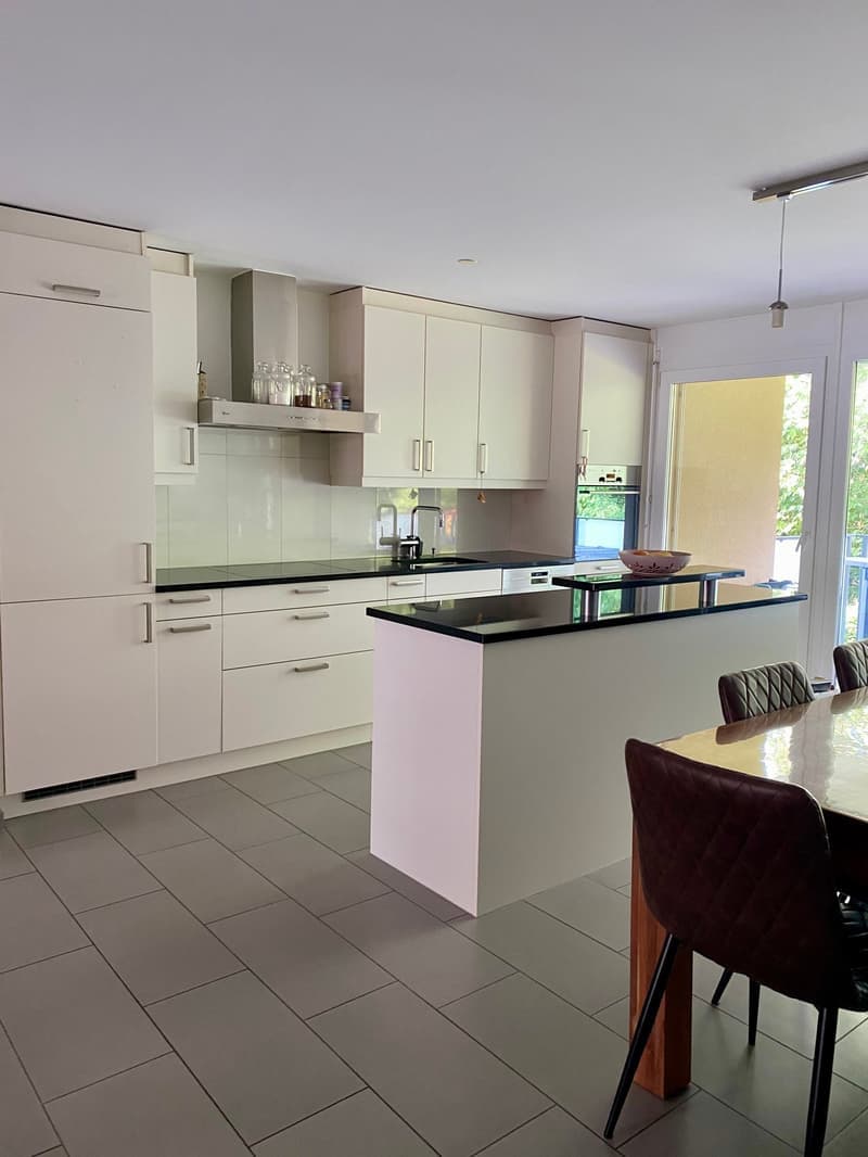 Helle 4.5-Zimmer-Wohnung mit Balkon in Bassersdorf (2)
