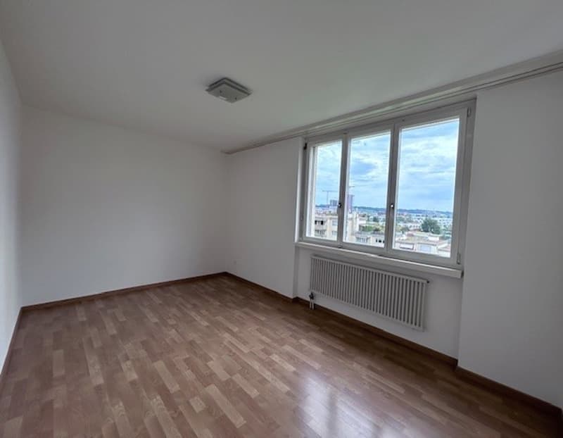Sonnige 3.5-Zimmerwohnung mit grandioser Aussicht an zentraler Lage in Regensdorf (2)