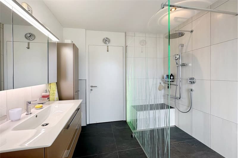 Charmante 4.5-Zimmer-Wohnung mit Balkon und Stadtblick in Thun (8)