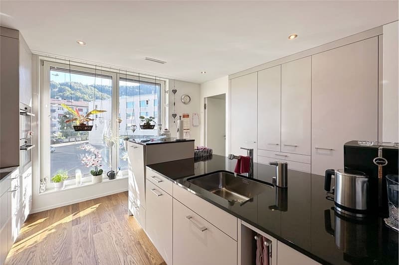 Charmante 4.5-Zimmer-Wohnung mit Balkon und Stadtblick in Thun (5)